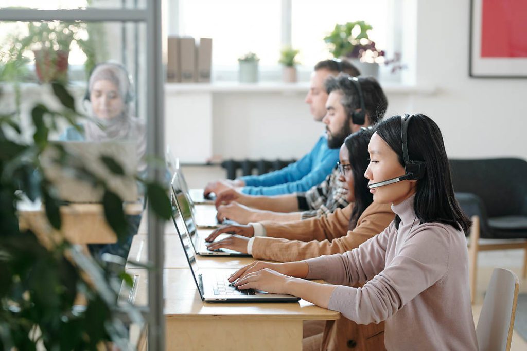 IVR Vs. ACD Solutions 6 IVR Vs. ACD Solutions Use AI technology to turn web leads into live calls for your sales team.