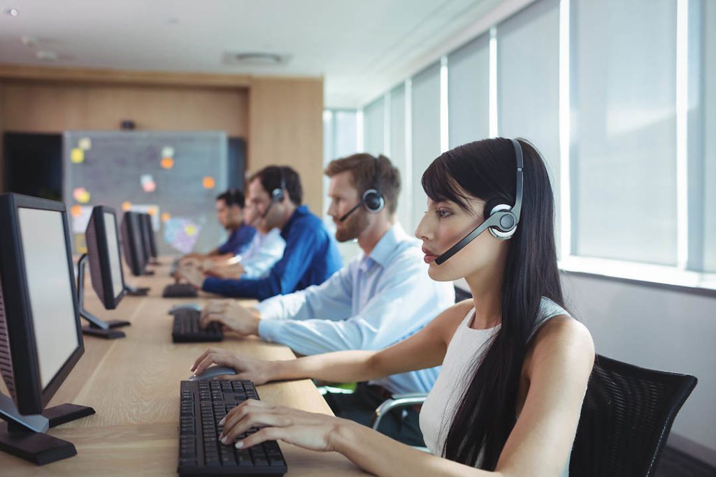 How to Improve First Contact Resolution in Your Phone Center 5 How to Improve First Contact Resolution in Your Phone Center Use AI technology to turn web leads into live calls for your sales team.