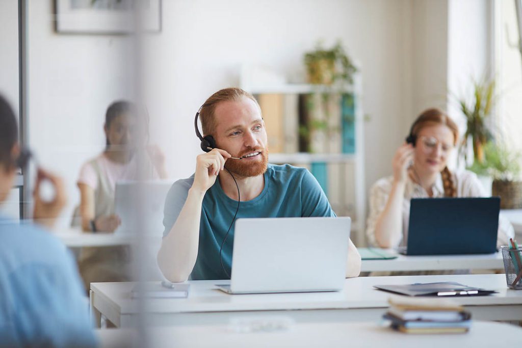Outsourcing Customer Service for Insurance Agency Customers 6 Outsourcing Customer Service for Insurance Agency Customers Use AI technology to turn web leads into live calls for your sales team.