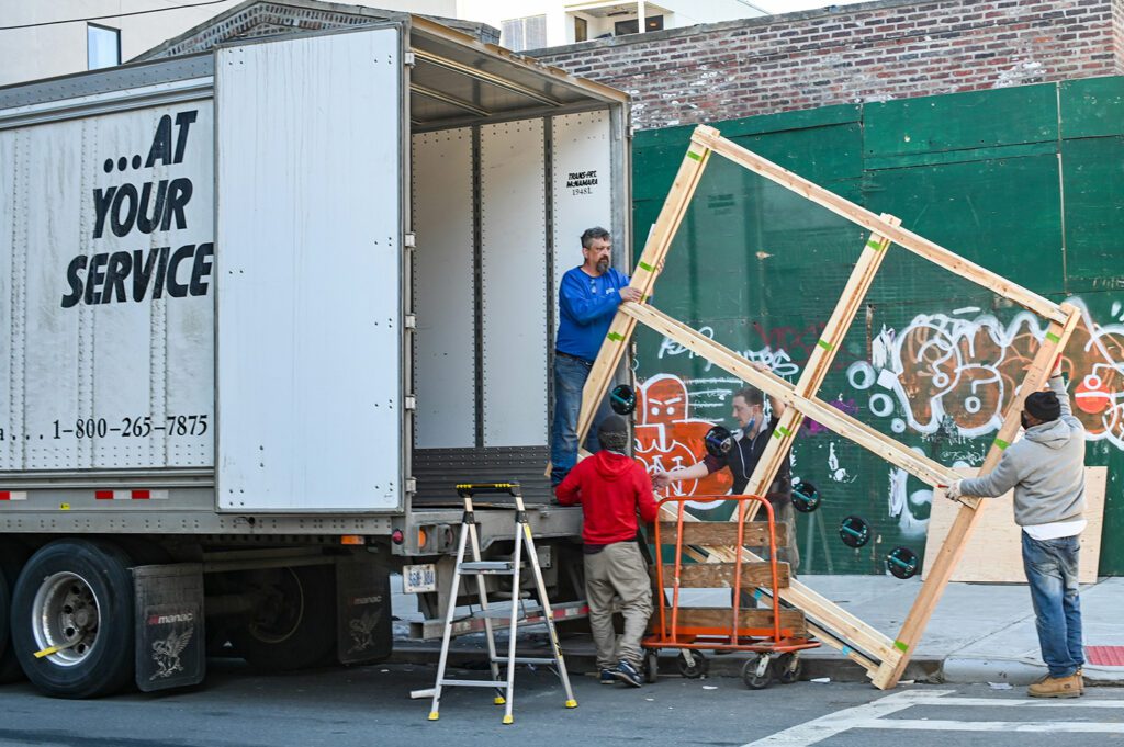 Pipes for Moving Companies 2 Pipes for Moving Companies Use AI technology to turn web leads into live calls for your sales team.